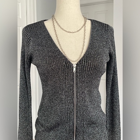 H&M Divided | Size M | Silver Metallic Sparkly Long Sleeve V Neck Top - Picture 4 of 13